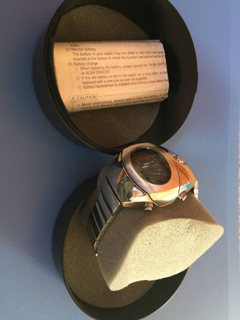 An ovular silver digital wristwatch with a Y2K aesthetic.